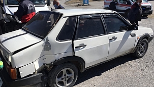 Minibüsle otomobil çarpıştı: 1 yaralı 