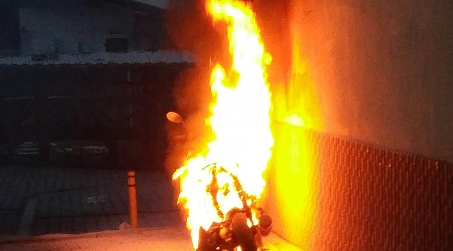 Motosiklet alev alev yandı! 
