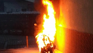 Motosiklet alev alev yandı! 