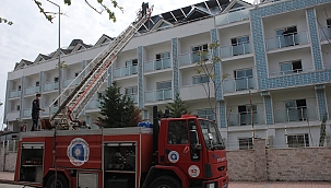 Otelin çatı katındaki yangın korkuttu