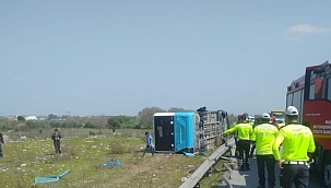Otobüs yoldan çıkarak devrildi