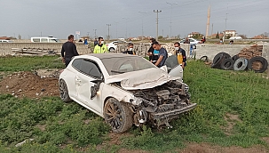 Otomobil bahçe duvarından içeri girdi