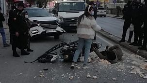 Otomobil ile motosiklet çarpıştı! 