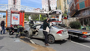 Otomobil rampada yan yattı!