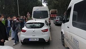 Otomobil servis minibüsüne çarptı 