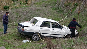 Otomobil uçuruma yuvarlandı: 2 yaralı