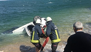 Otomobil Van Gölü'ne uçtu: 4 yaralı 