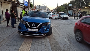 Otomobile çarpan cip site içine uçtu 