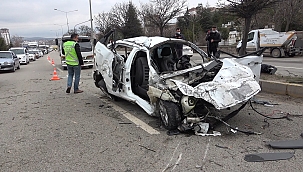 Otomobilin motoru 100 metre savruldu