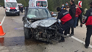 Otomobiller çarpıştı: 3 yaralı