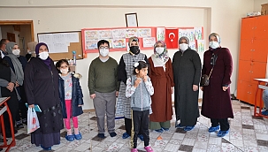 Özel çocuklara kadınlardan hediye 