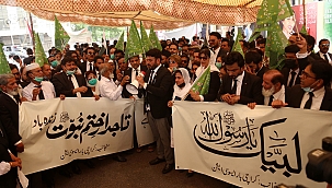 Pakistan'da Fransa karşıtı protesto