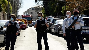 Paris'te karakolda bıçaklı saldırı: 1 ölü 