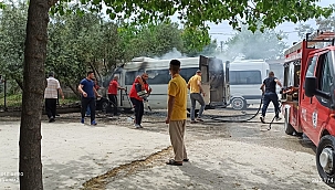 Park halindeki minibüs alev alev yandı 