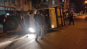 Park halindeki traktöre çarparak takla attı 