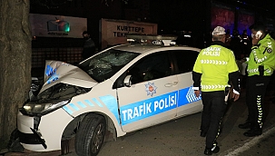 Polis aracı kaza yaptı: 2 yaralı