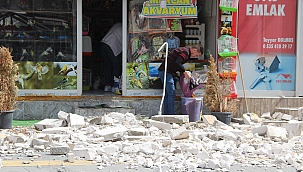 Rüzgar iş yerinin duvarını uçurdu 