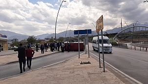 Sürücüyü vatandaşlar kurtardı 