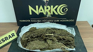 Takip edilen otomobilde esrar yakalandı 