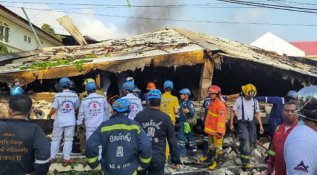 Tayland'da yanan bina çöktü: 3 ölü 