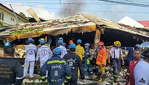 Tayland'da yanan bina çöktü: 3 ölü 