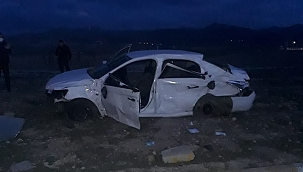 Tır ile otomobil çarpıştı: 3 ölü