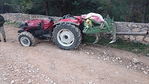 Traktör devrildi: 1 ölü 