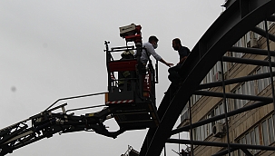 Üst geçitte intihar girişimi! 