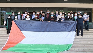 Adliye önünde Filistin bayrağı açtılar!