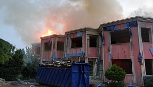 Anaokulu çatısı alev alev yandı