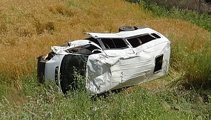 Askerleri taşıyan minibüs devrildi! 