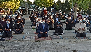 Bayram namazında camiler doldu!