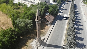 Yalnız minare yılladır dimdik ayakta