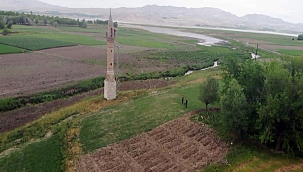 Yalnız minare yıllara meydan okuyor