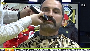 Canlı yayında bıyığını kesti! 