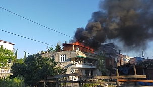 Evin çatısı alevlere teslim oldu 