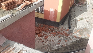 Fırtına çatıdaki kiremitleri savurdu 
