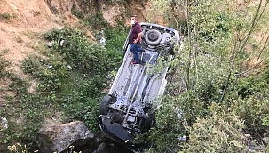 Hafif ticari araç menfeze düştü! 