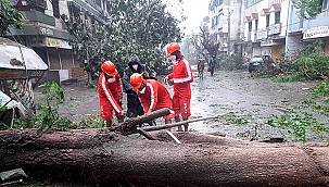 Hindistan'ı fırtına vurdu: 20 ölü 
