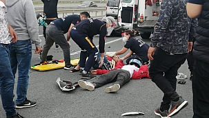 Hız motoru minibüse çarptı: 2 yaralı 