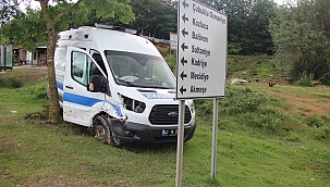 Hükümlü taşıyan ambulans kaza yaptı 