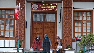 İhtiyaç sahibi ailelere iftarlık yemek