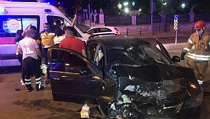 İki otomobil çarpıştı: 4 yaralı