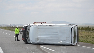 İşçileri taşıyan minibüs devrildi: 4 yaralı