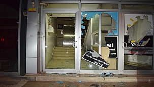 İYİ Parti il binasına taşlı sopalı saldırı!