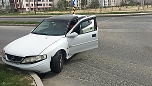 Kaldırıma çarparak durabildi! 