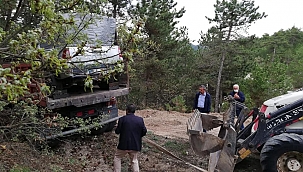 Kamyon ağaçlara çarparak durabildi