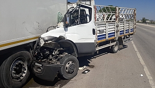 Kamyonet tıra arkadan çarptı: 1 ölü