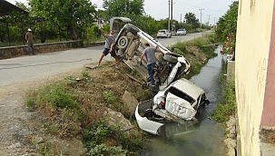 Kaza yapan araçlar kanala uçtu: 3 yaralı