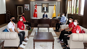 Rektör Kızılay başarılı sporcuları kabul etti